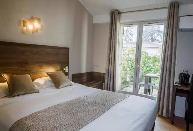 テラス付スーペリアルーム, Logis Hotel Le Petit Casset