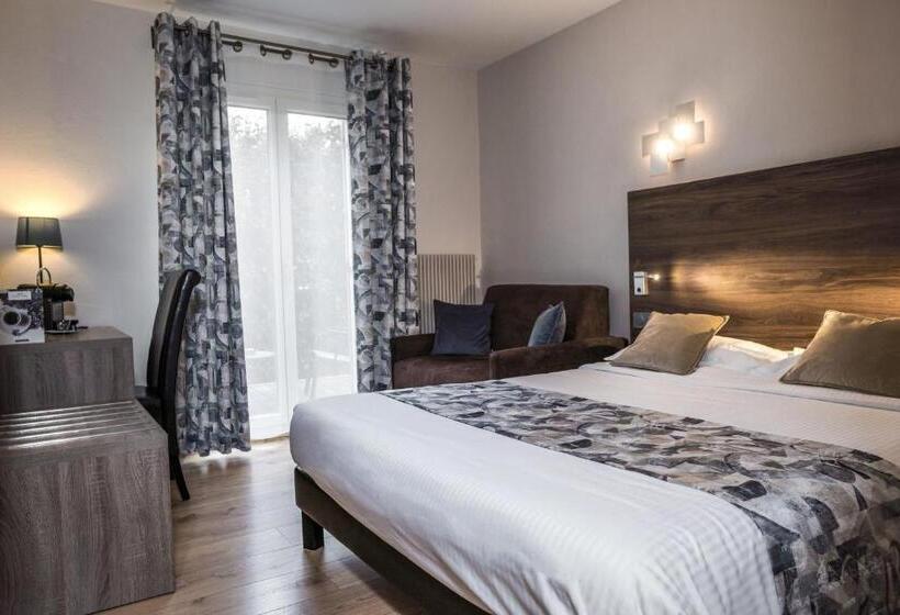 スーペリアトリプルルーム, Logis Hotel Le Petit Casset