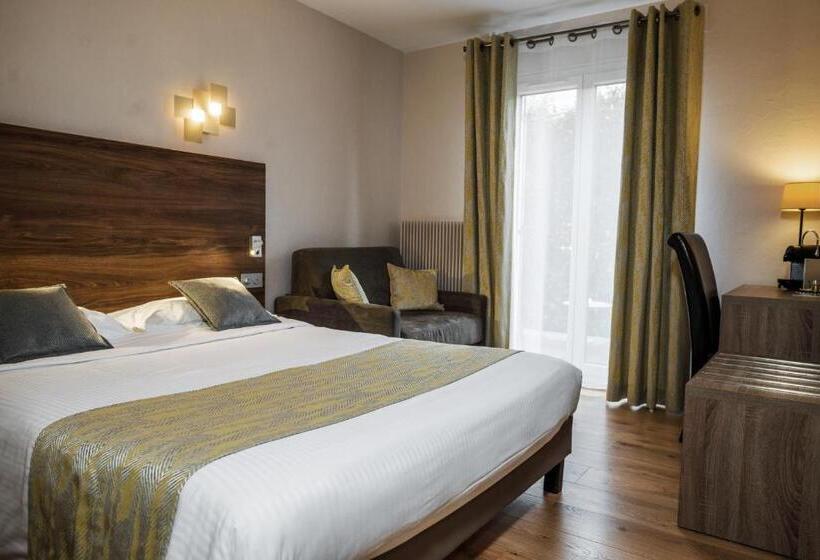 수피리어 트리플 룸, Logis Hotel Le Petit Casset