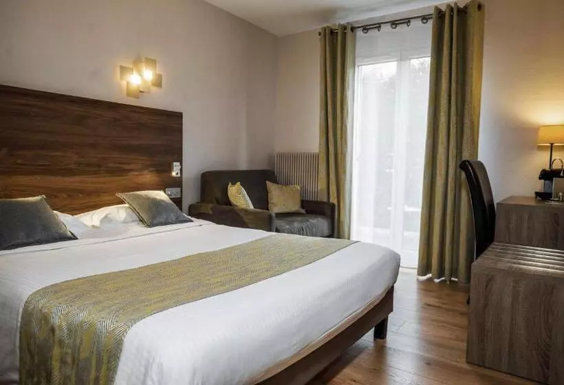 スーペリアトリプルルーム, Logis Hotel Le Petit Casset