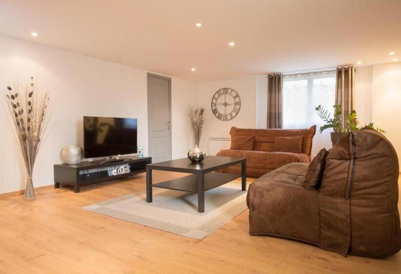 Апартаменты 1 Спальня Нижний Этаж, Logis Hotel Le Petit Casset