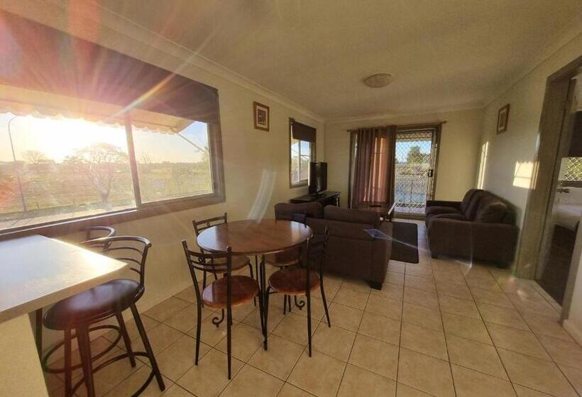 Апартаменты 1 Спальня с Балконом, Park Drive Motel