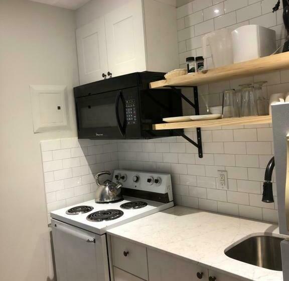 スタンダードルーム, Royalty Maples Cottages And Motel