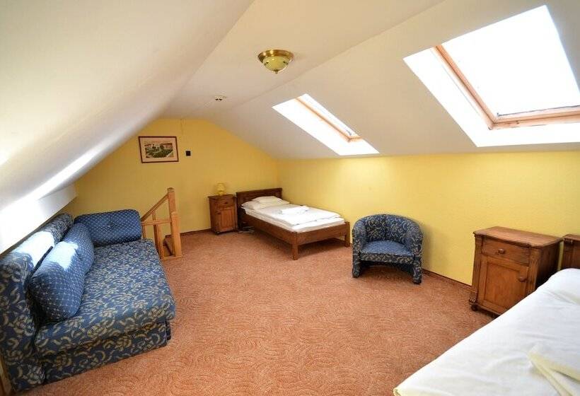 스탠다드 트리플 룸, Révész Hotel, Restaurant And Rosa Spa