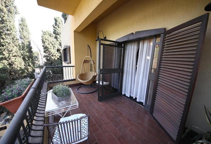 バルコニー付きデラックスルーム, Villa Carmel Boutique