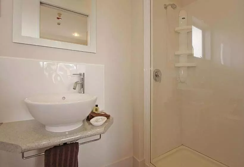 استودیوی استاندارد, Big Five Motel