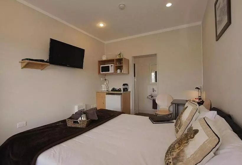 استودیوی استاندارد, Big Five Motel