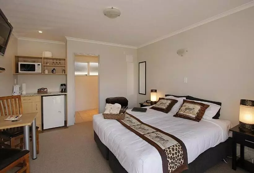 استودیوی لوکس, Big Five Motel