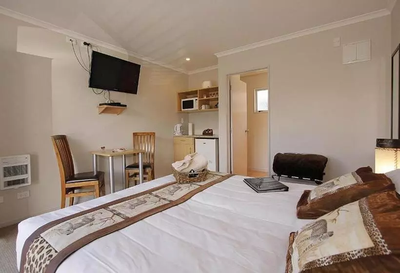 استودیوی لوکس, Big Five Motel