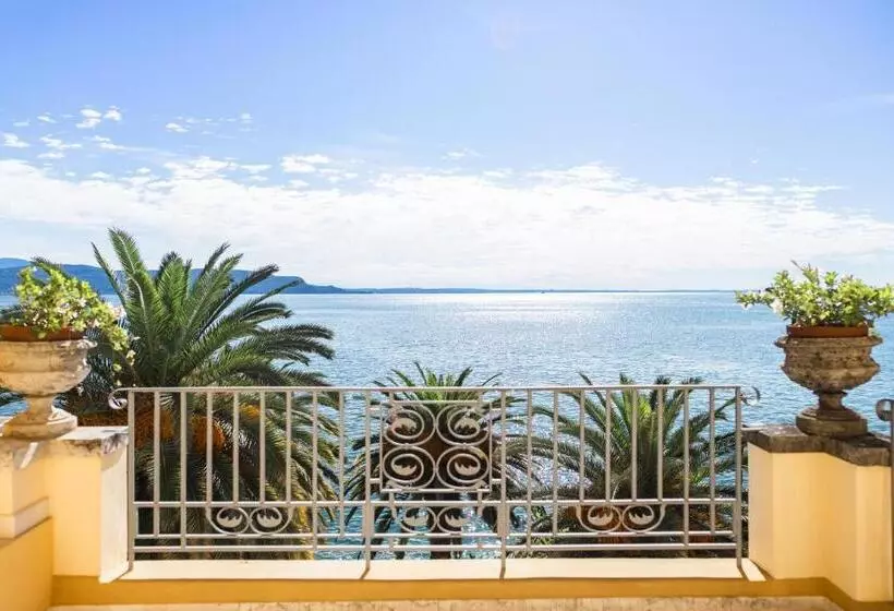 Superior room with lake view, Grand Hotel Fasano