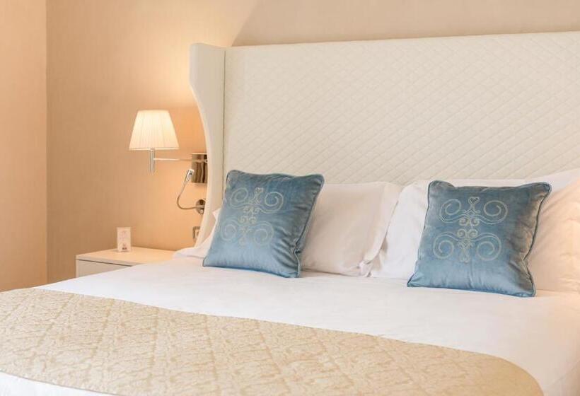 Superior room with lake view, Grand Hotel Fasano