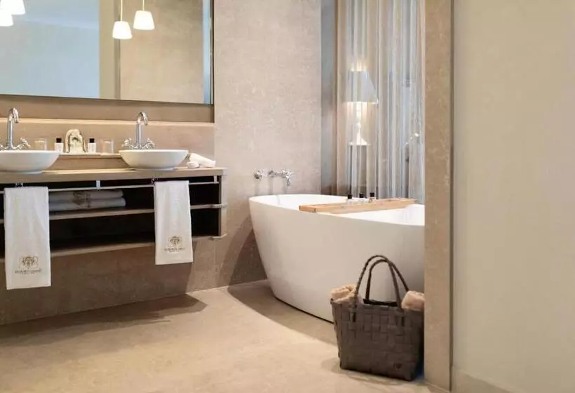 Suite with lake view, Grand Hotel Fasano