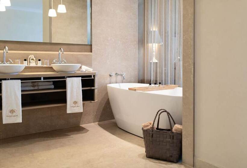 Suite with lake view, Grand Hotel Fasano