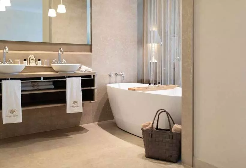 Suite with lake view, Grand Hotel Fasano