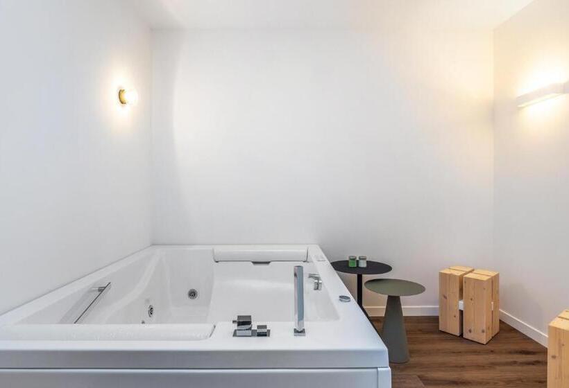 جناح مزود بجاكوزى, Al Sorriso Greenpark & Wellness