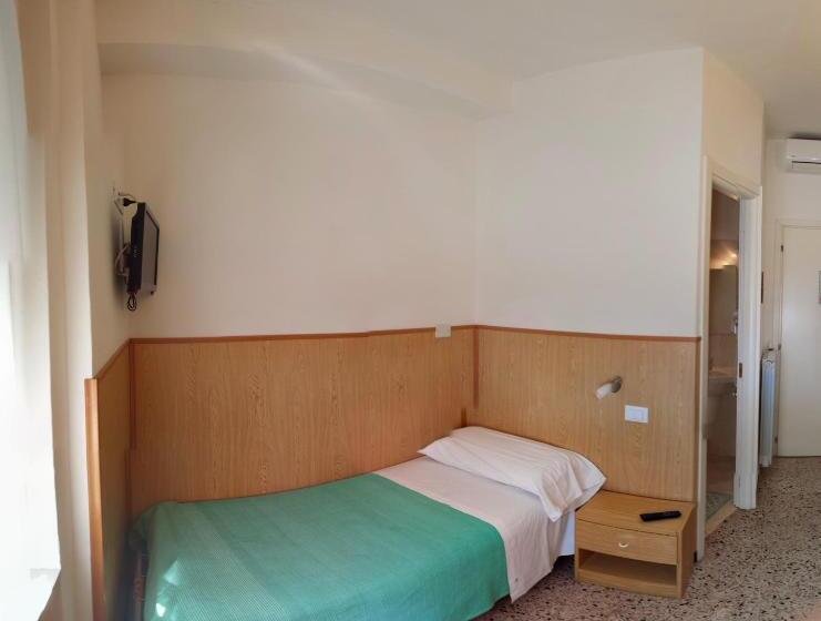 اتاق استاندارد یک نفره, Albergo Anita