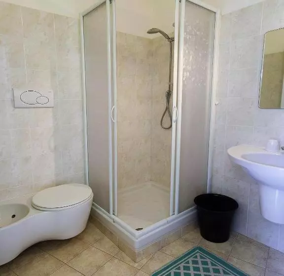 Standard Yhden Hengen Huone Parveke, Albergo Anita