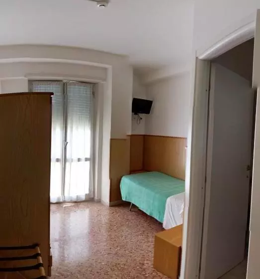Standard Yhden Hengen Huone Parveke, Albergo Anita