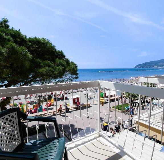 バルコニー付きシングルスタンダードルーム, Albergo Anita