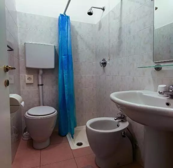 Standard Kolmen Hengen Huone, Albergo Anita