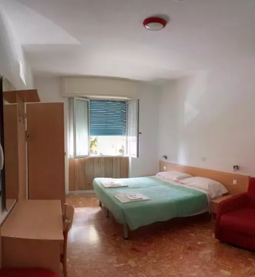 Standard Kolmen Hengen Huone, Albergo Anita