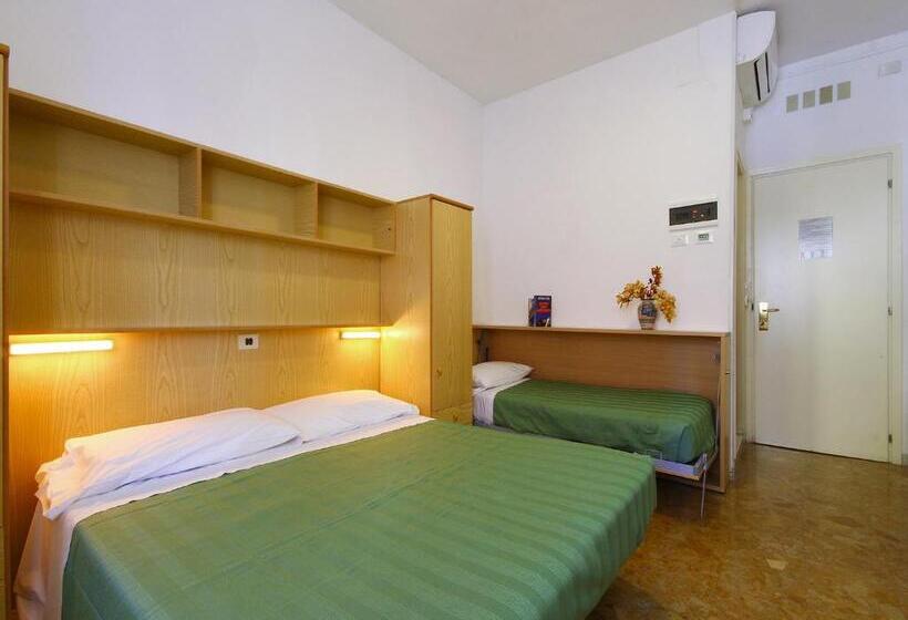 スタンダードトリプルルーム, Albergo Anita