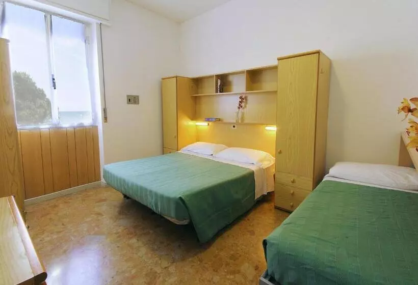 Standard Kolmen Hengen Huone, Albergo Anita