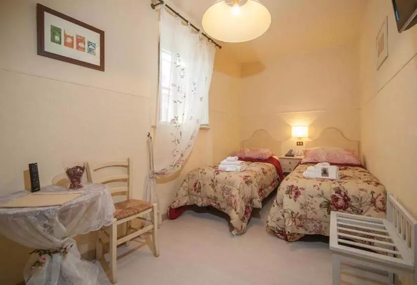 اتاق استاندارد یک نفره, Albergo Etruria