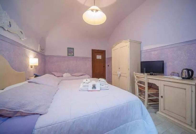 اتاق استاندارد سه نفره, Albergo Etruria