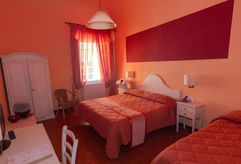 スタンダードトリプルルーム, Albergo Etruria