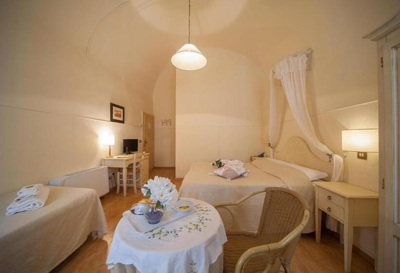 スタンダードトリプルルーム, Albergo Etruria