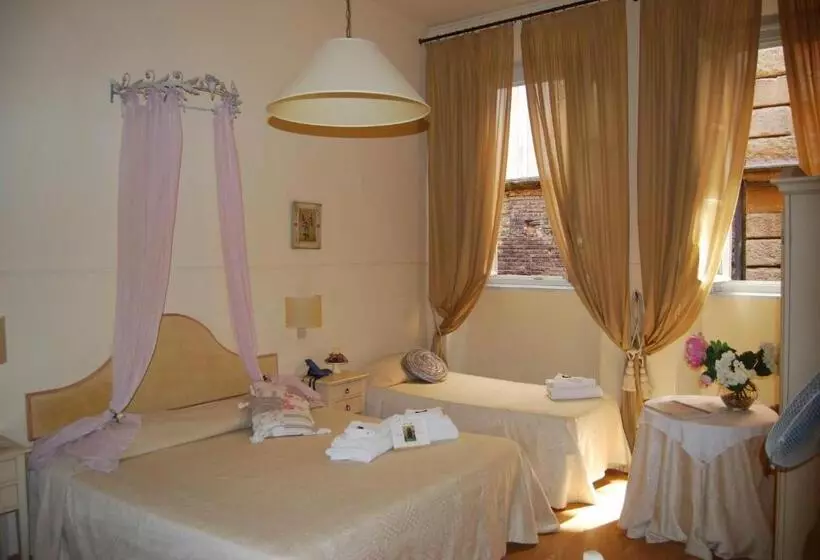 اتاق راحتی سه تخته, Albergo Etruria