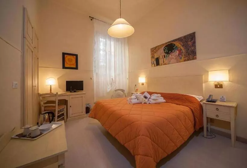 اتاق اکونومی, Albergo Etruria