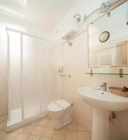 اتاق استاندارد, Albergo Etruria