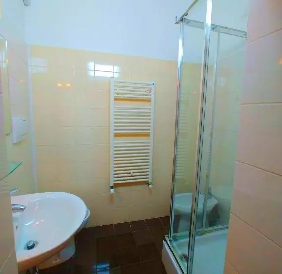 اتاق استاندارد, Stella Casabono