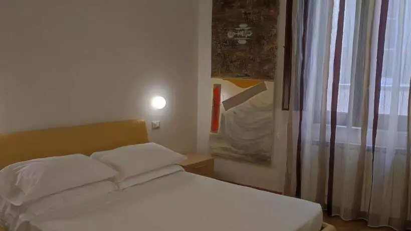 اتاق استاندارد, Stella Casabono