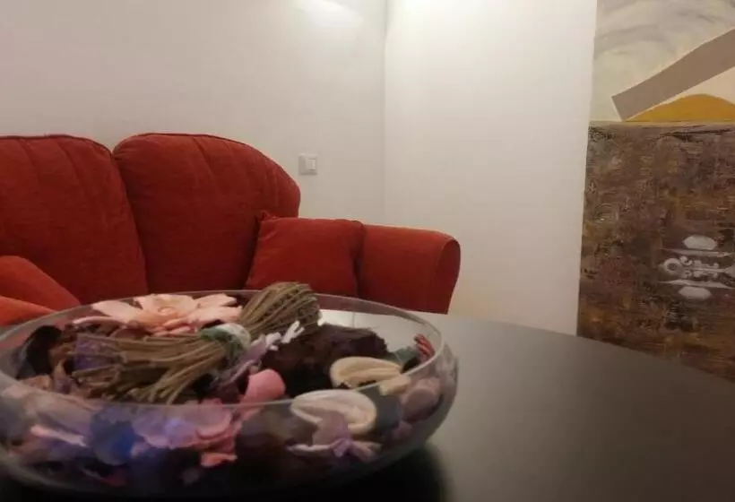 سوییت لوکس, Stella Casabono