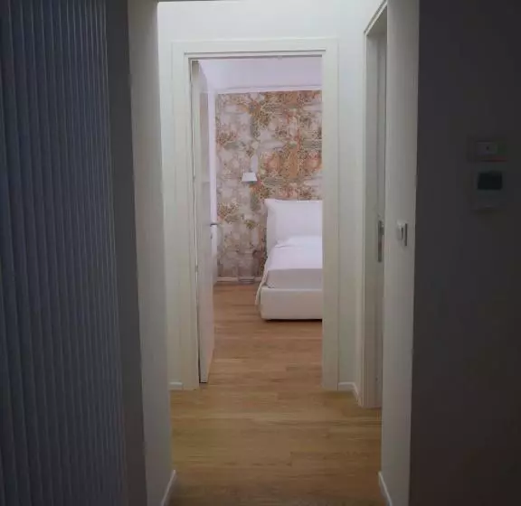سوییت لوکس, Stella Casabono
