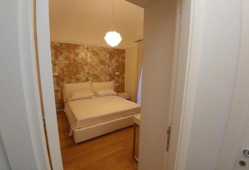 سوییت لوکس, Stella Casabono