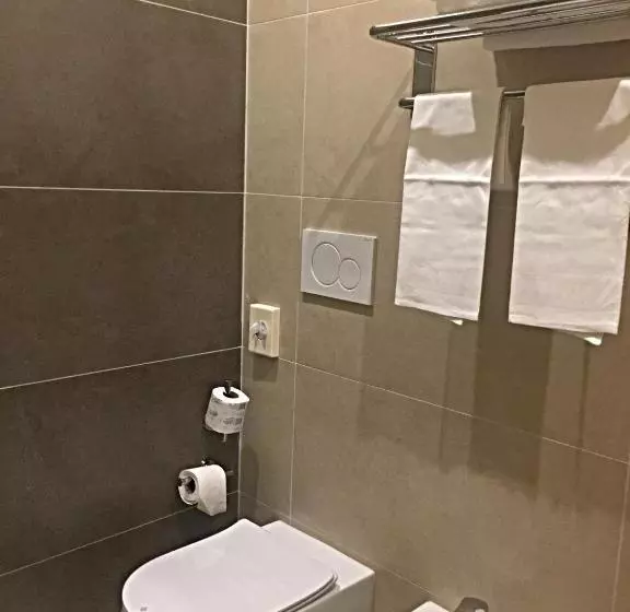 اتاق کلاسیک با چشم‌انداز استخر, Capri Bardolino 3s
