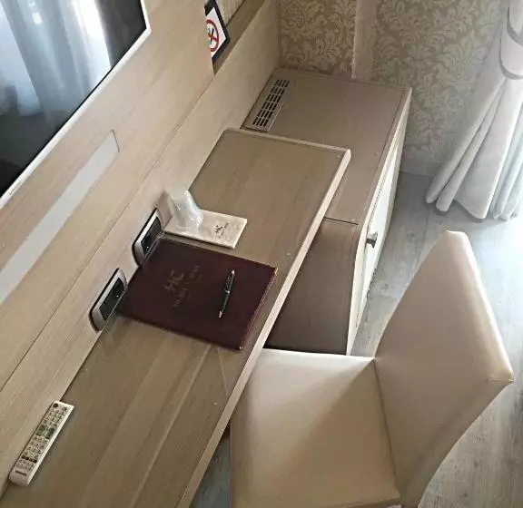 اتاق کلاسیک با چشم‌انداز استخر, Capri Bardolino 3s