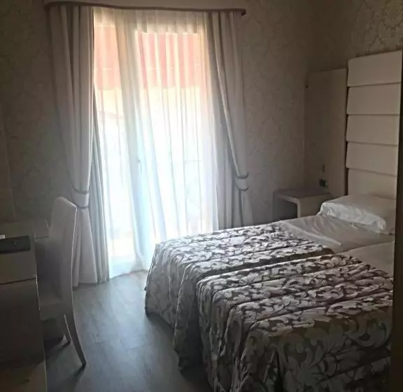 اتاق کلاسیک با چشم‌انداز استخر, Capri Bardolino 3s