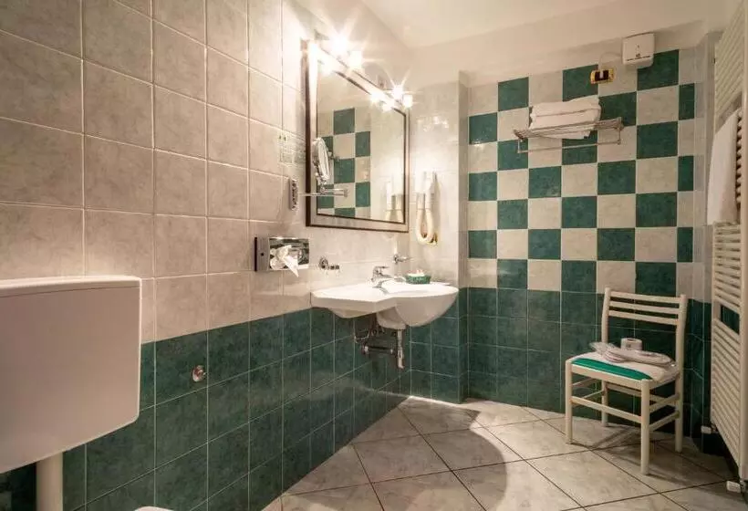 اتاق استاندارد در طبقه همکف, Capri Bardolino 3s