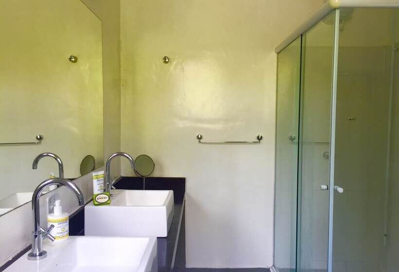 Quarto Estandar, Casa Amarelo Par Robert Le Héros
