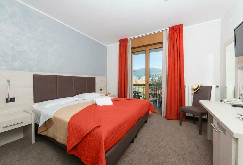 Номер Deluxe, Catullo