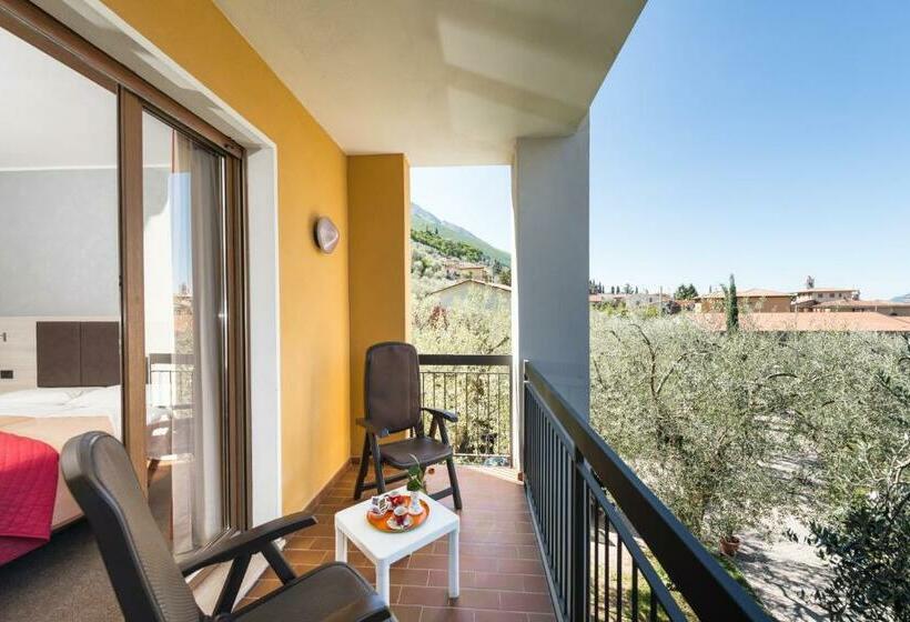 Номер Deluxe, Catullo