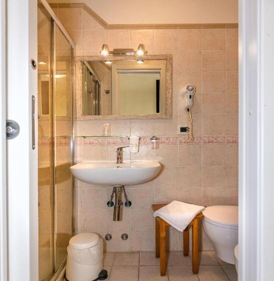 スタンダードトリプルルーム, Daisy