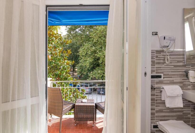 バルコニー付きスタンダードトリプルルーム, Daisy