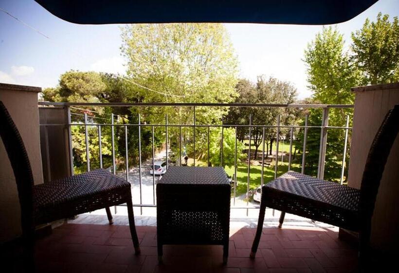 バルコニー付きスタンダードトリプルルーム, Daisy