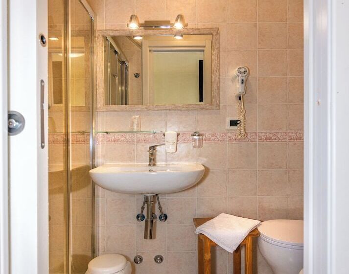 バルコニー付きスタンダードトリプルルーム, Daisy